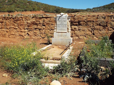 The grave of S.D.P. Le Roux in the Graveyard at Vredelus Plaas. He bought the Farm De Rust with J.J. Schoeman in 1899 and was a joint founder of the Village of De Rust on 19 April, 1900. The grave of S.D.P. Le Roux in the Graveyard at Vredelus Plaas. He bought the Farm De Rust with J.J. Schoeman in 1899 and was a joint founder of the Village of De Rust on 19 April, 1900.